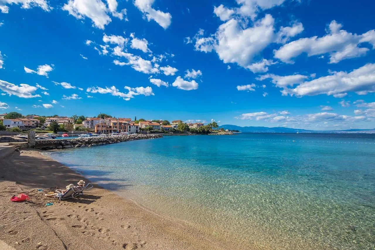 Apartments By The Sea Vantacici, Krk - 5292 Malinska