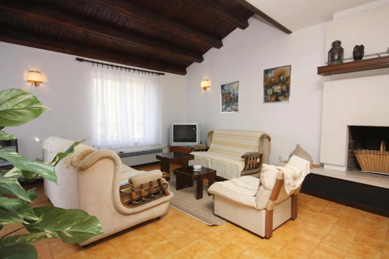 Apartments By The Sea Vantacici, Krk - 5292 Malinska