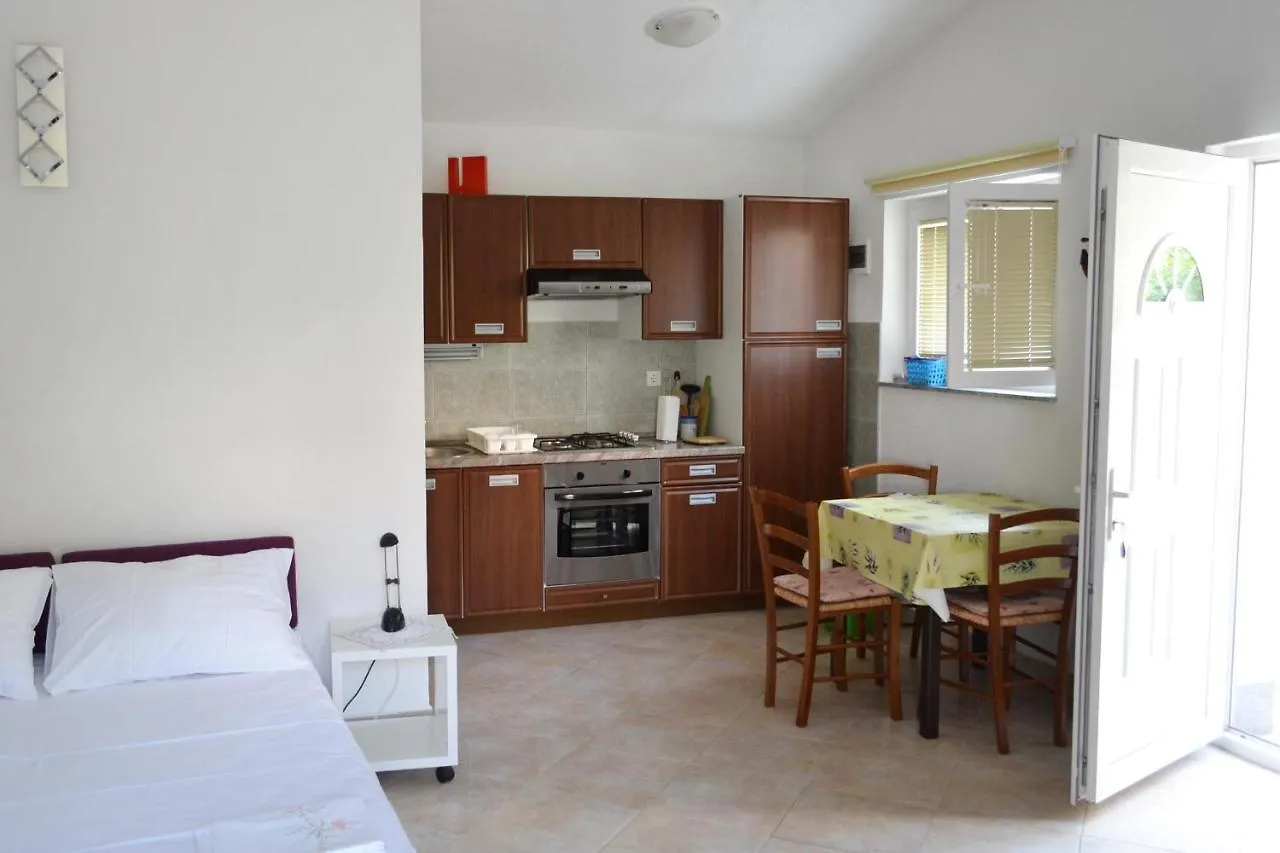 Apartments By The Sea Vantacici, Krk - 5292 Malinska