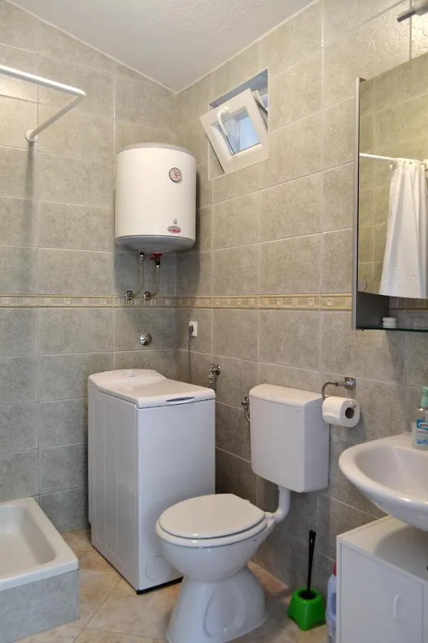 Apartments By The Sea Vantacici, Krk - 5292 Malinska