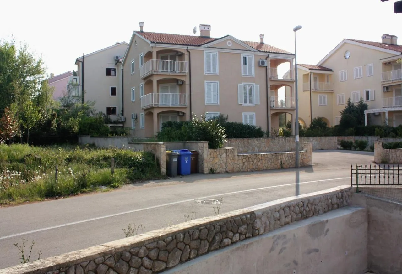Apartments By The Sea Vantacici, Krk - 5292 Malinska