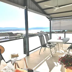Lovely Sea View House In Island Krk Apartman